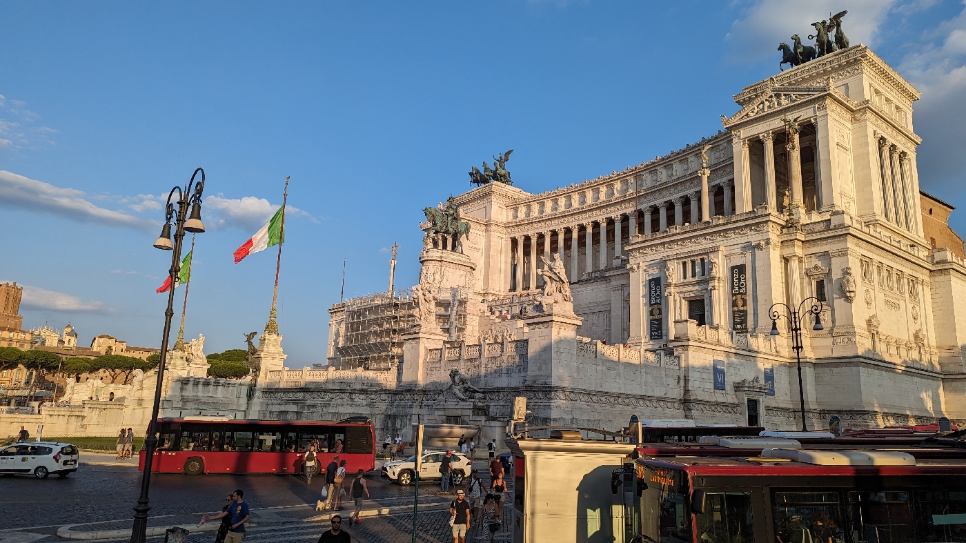 Monument à Victor-Emmanuel II vu de la  Piazza Venezia