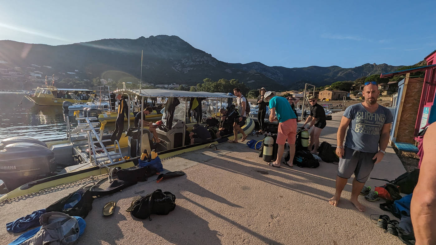 Le bazars au cul du bateau comme dans tous les club