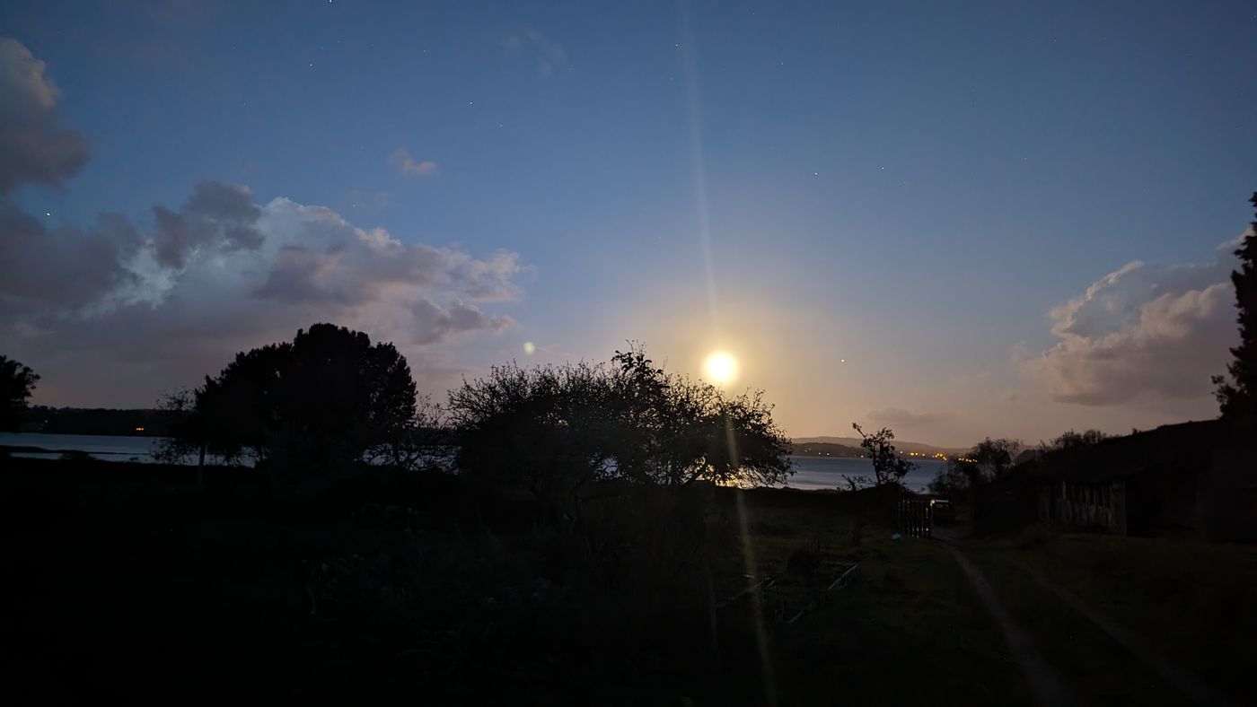 Levée de lune à la fin du rangement.