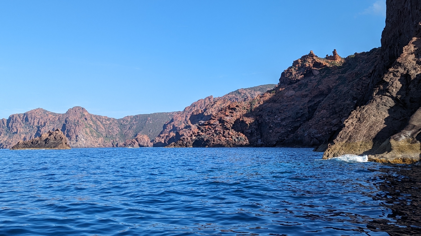 La réserve (terrestre et marine, depuis 1975)