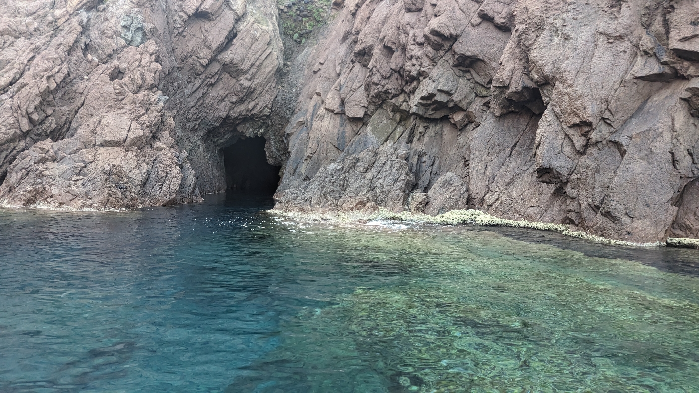 Une grotte où se réfugiais les phoques