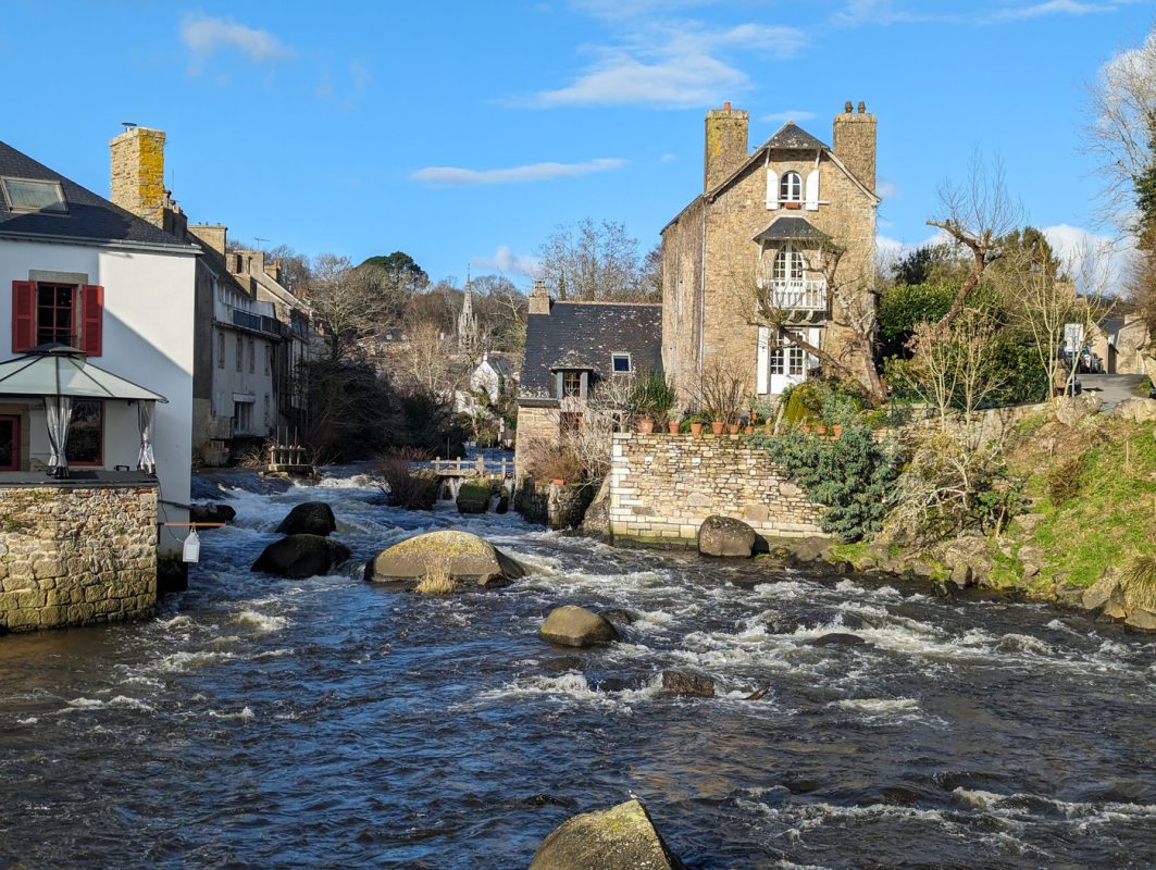 Pont-Aven sous le soleil, contraste avec lundi dernier