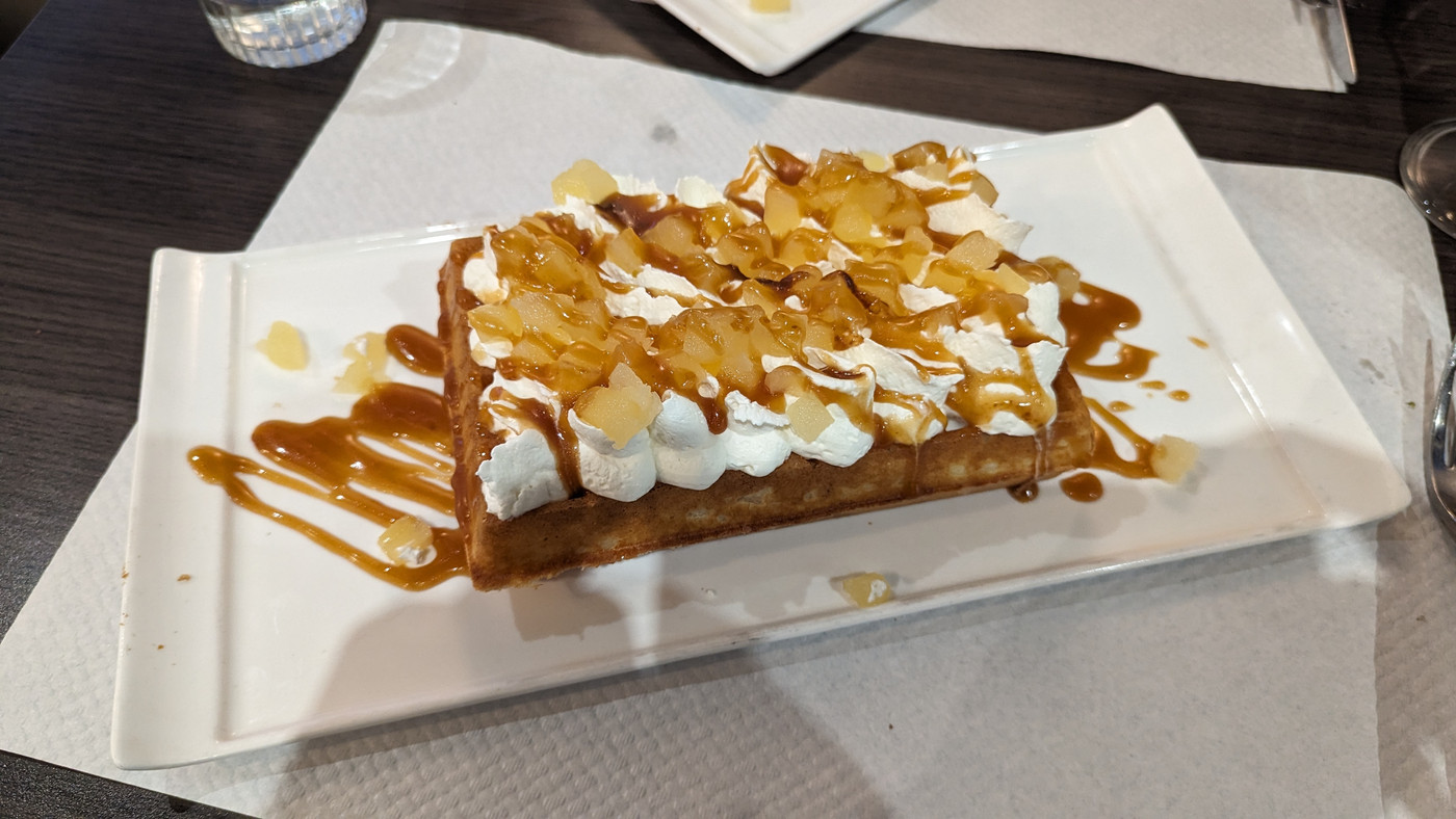 Gaufre pommes caramel chantilly