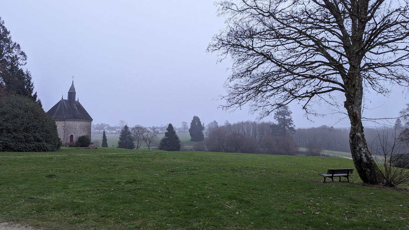 Le parc du château de Plouay au matin