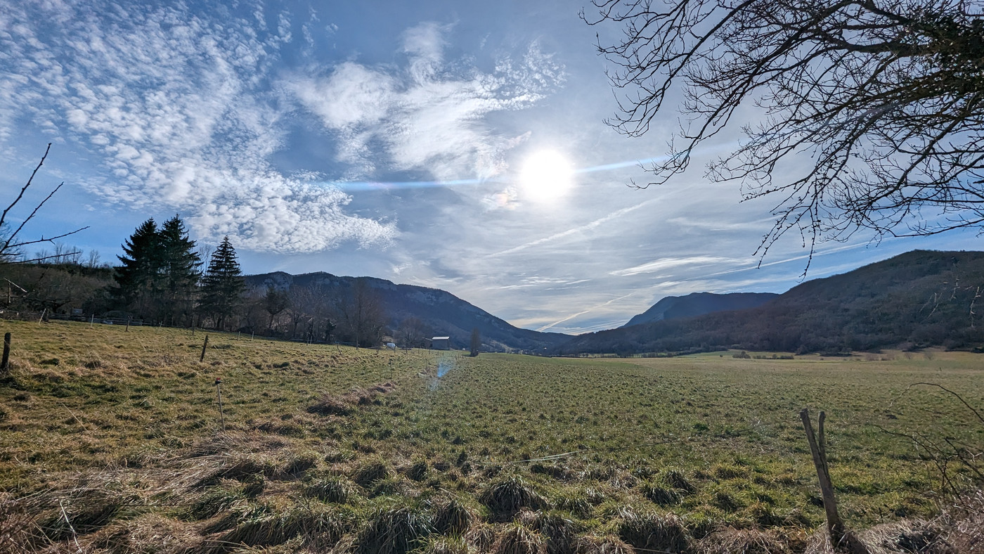 Grand soleil sur la plaine