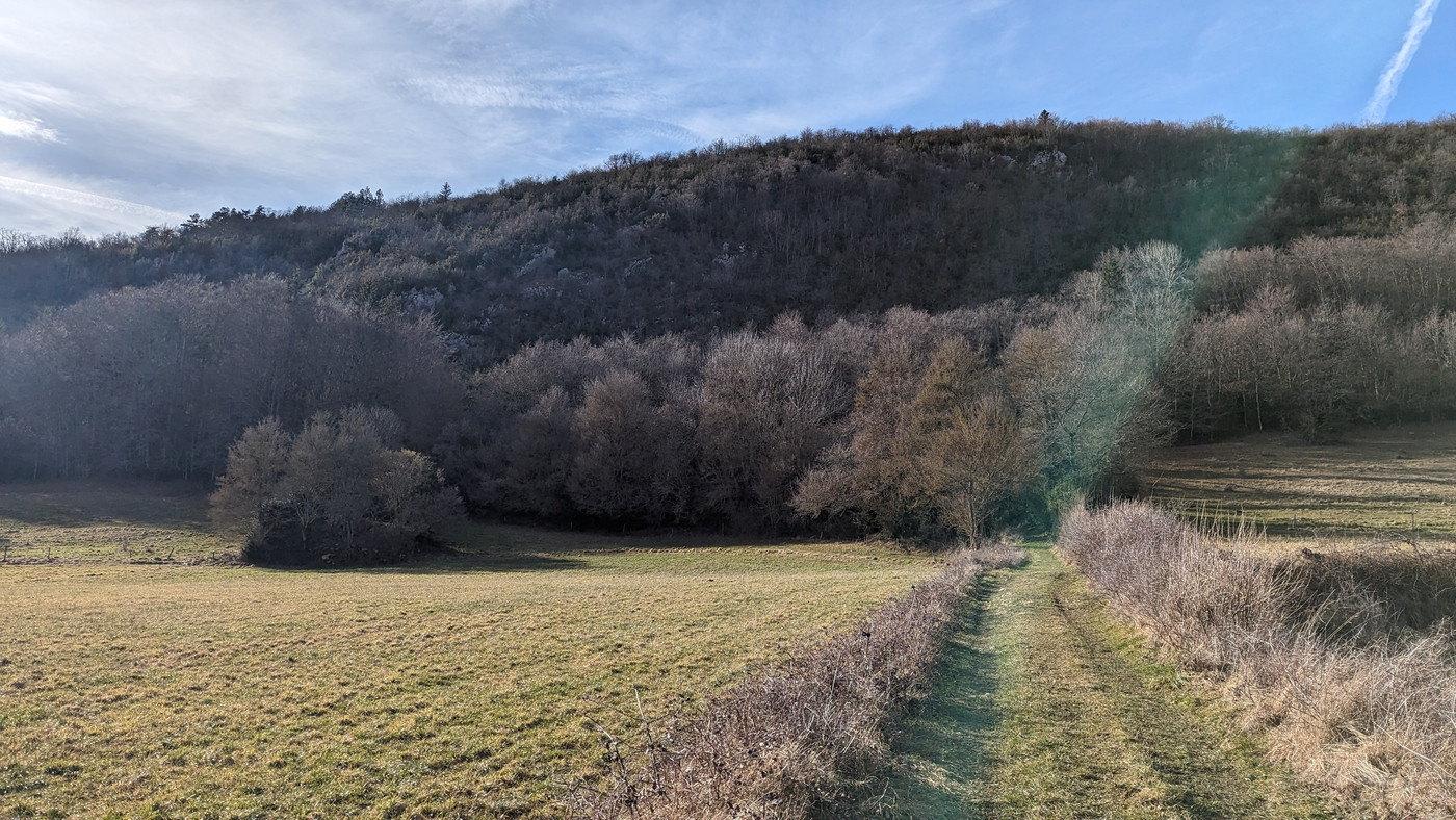 En face, le début de la montée