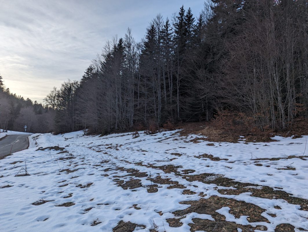 Proche du col, la neige revient