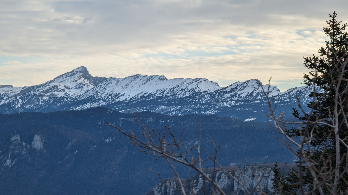 La crête de la montagne de Lans