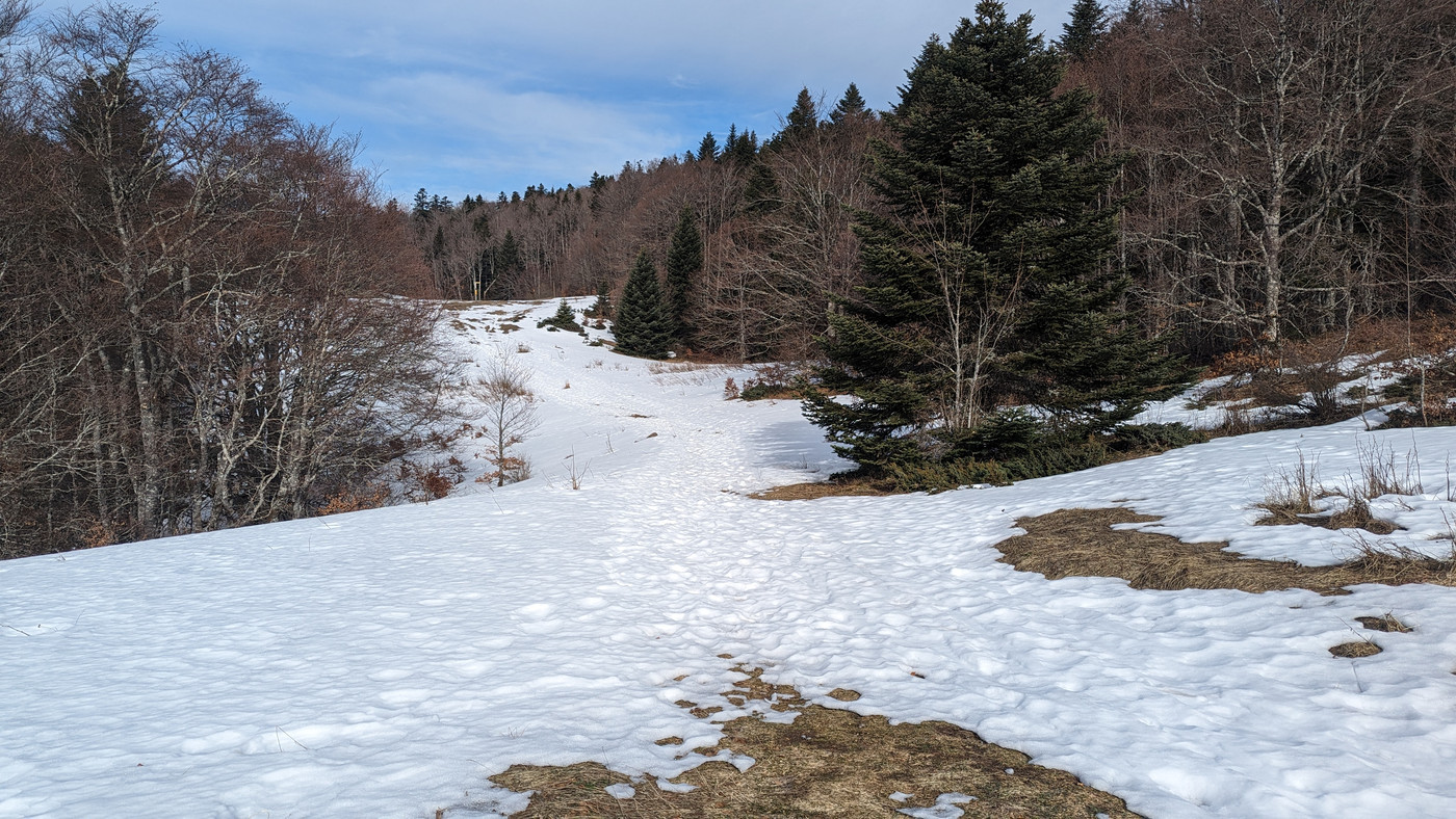 C’est partie pour le sentier enneigé en raquette