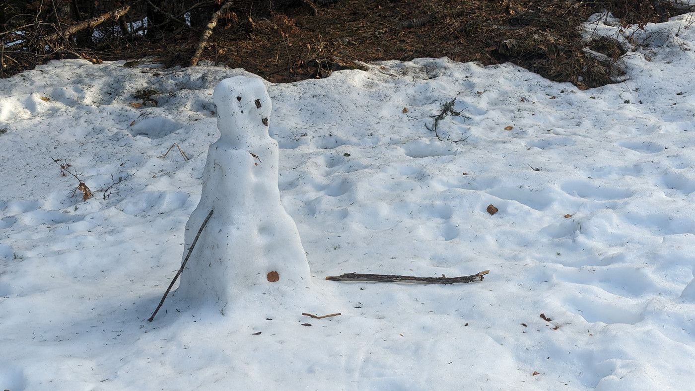 Bonhomme de neige fait par les scolaires