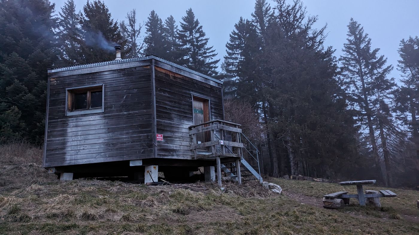 La cheminée tire bien, bientôt la nuit tombe