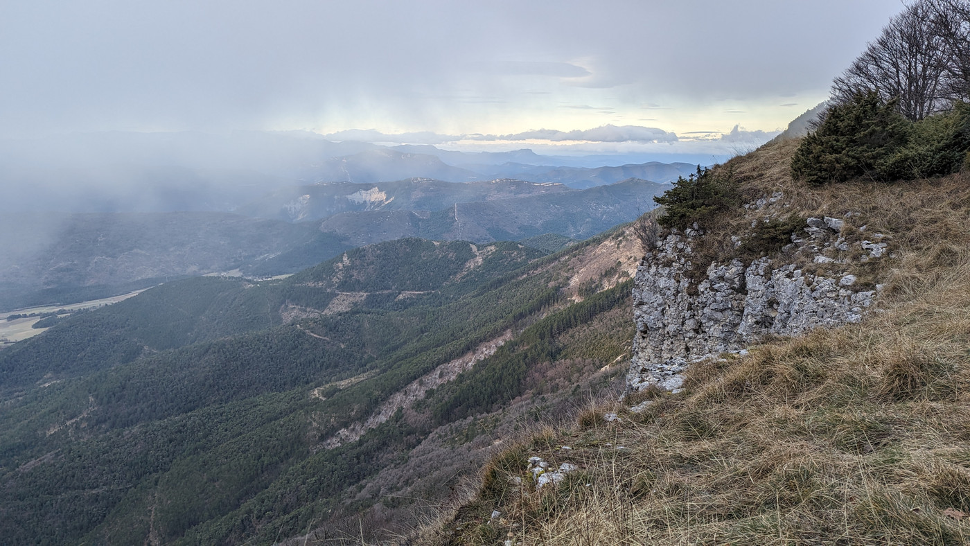 Le ciel chargé là ou je suis, plus dégagé au sud