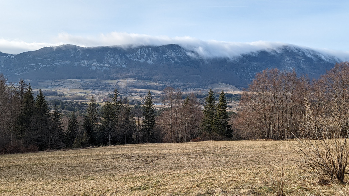 Montagne et nuages