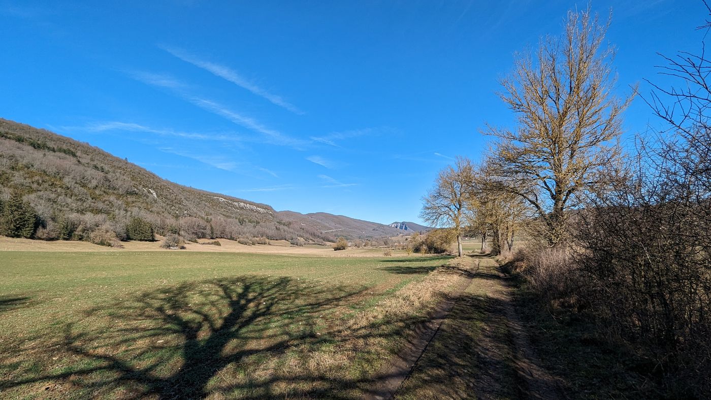 Ciel bleu sur la campagne du Vercors