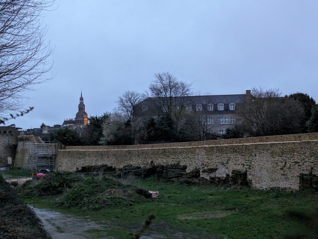 Extérieur des remparts