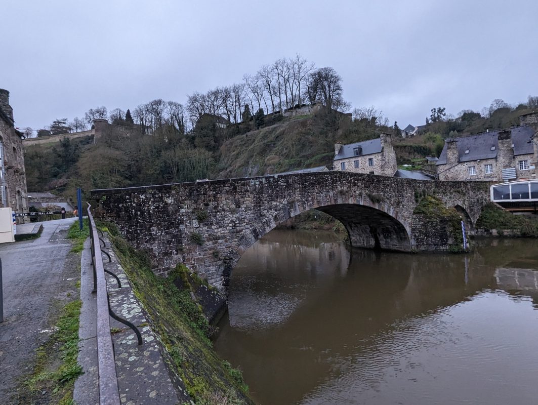 Pont et rempart en hauteur