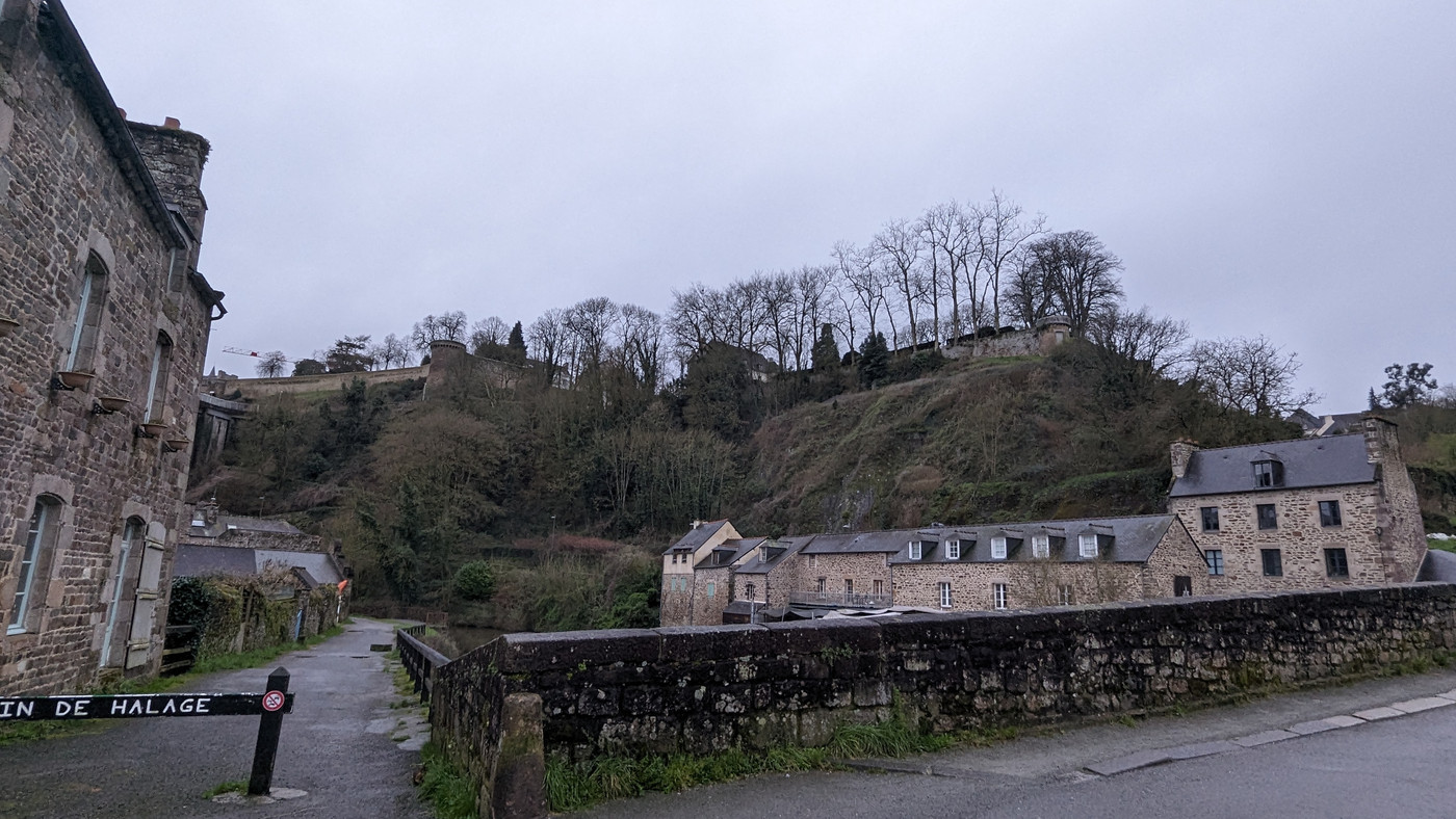 Rempart et chemin de halage