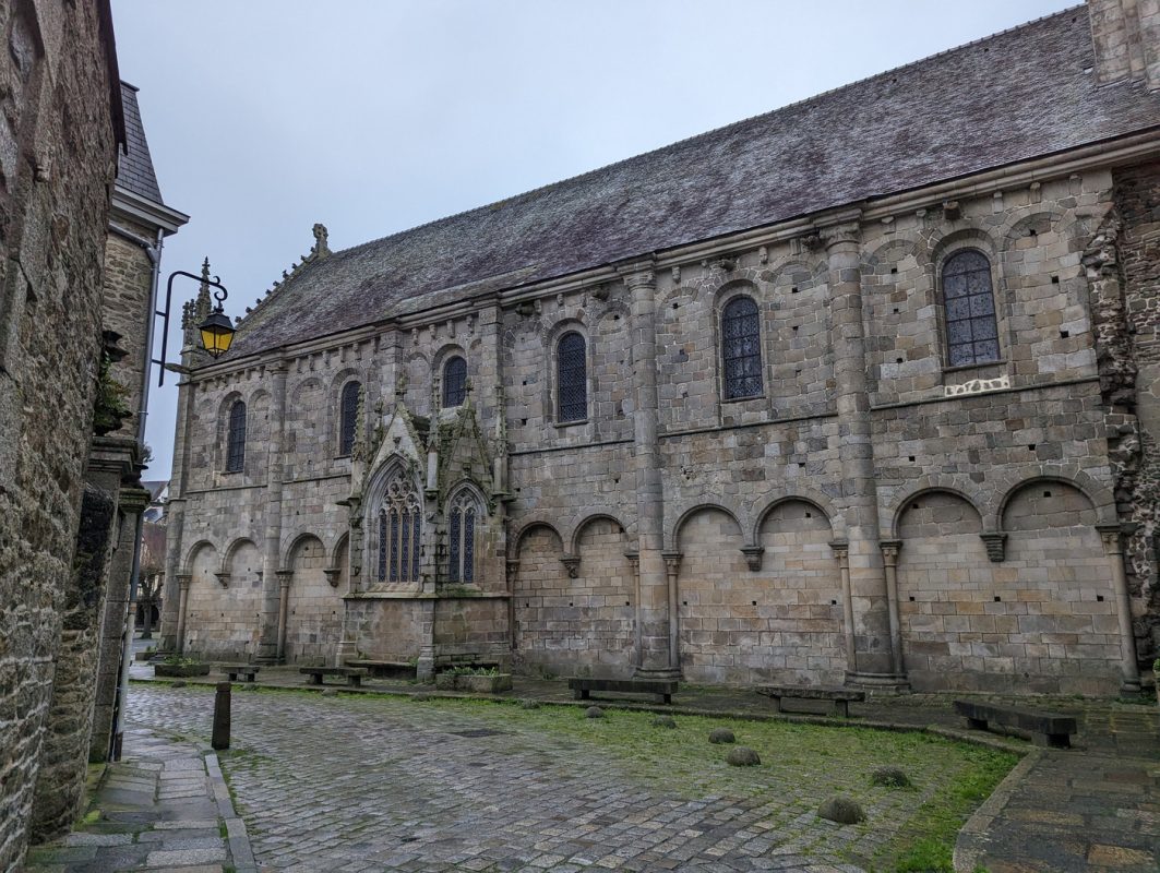 Coté de la basilique