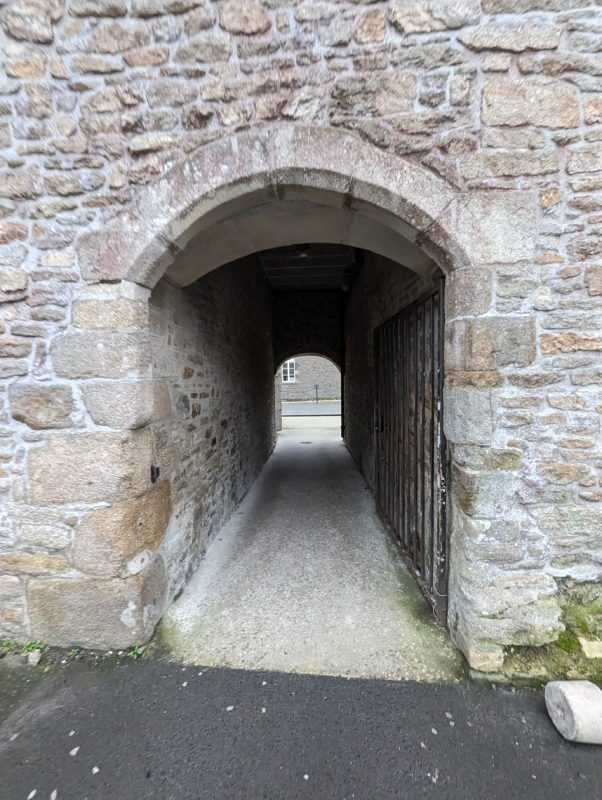 Passage dans le lycée Les Cordeliers