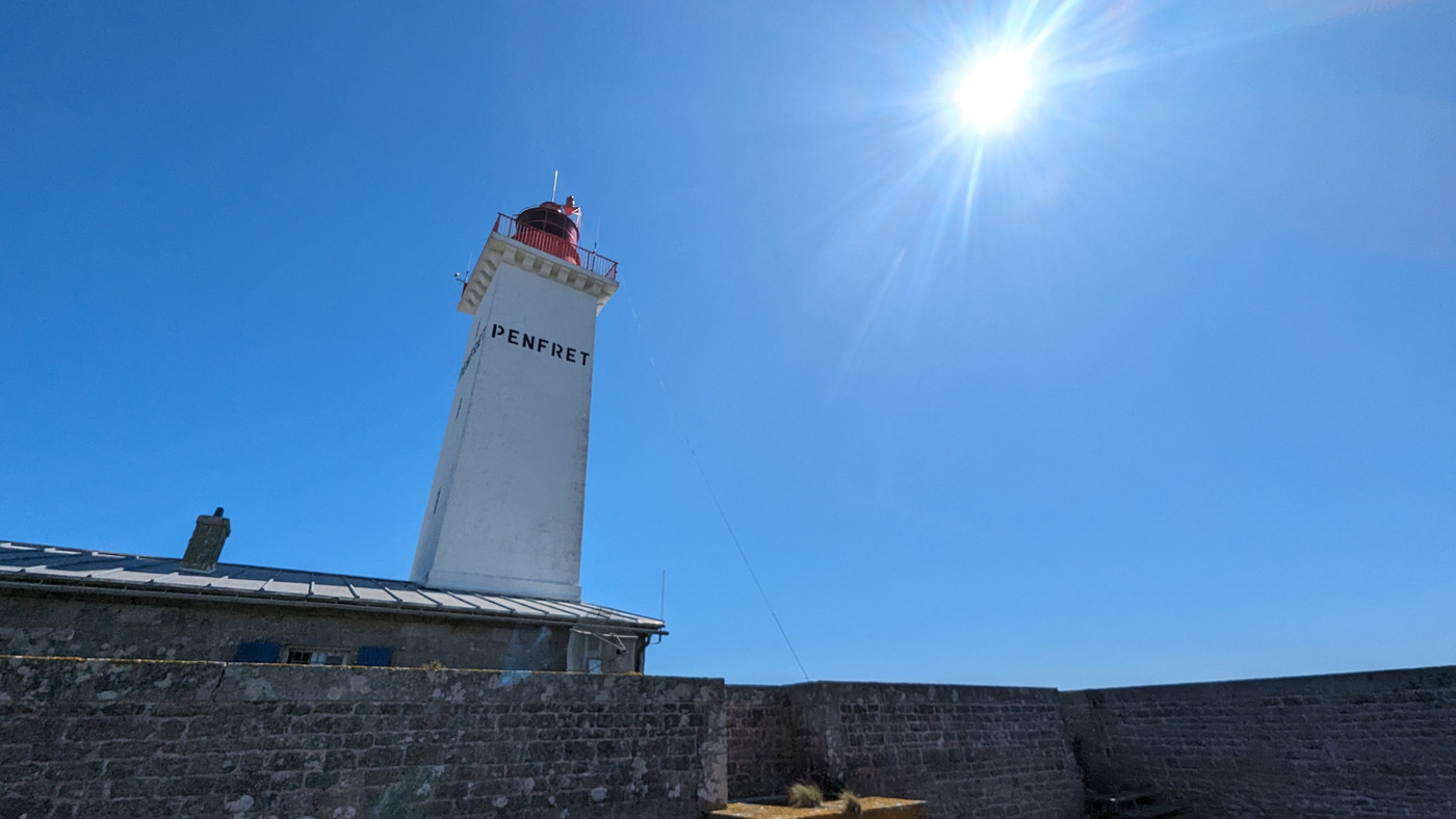 Le Phare sous le soleil