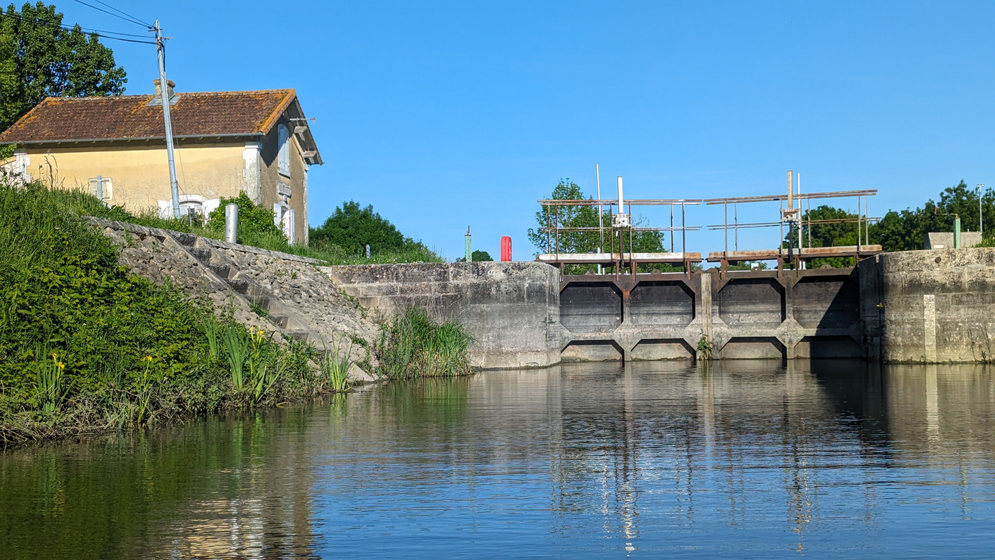 On vas descendre et porte le kayak ici