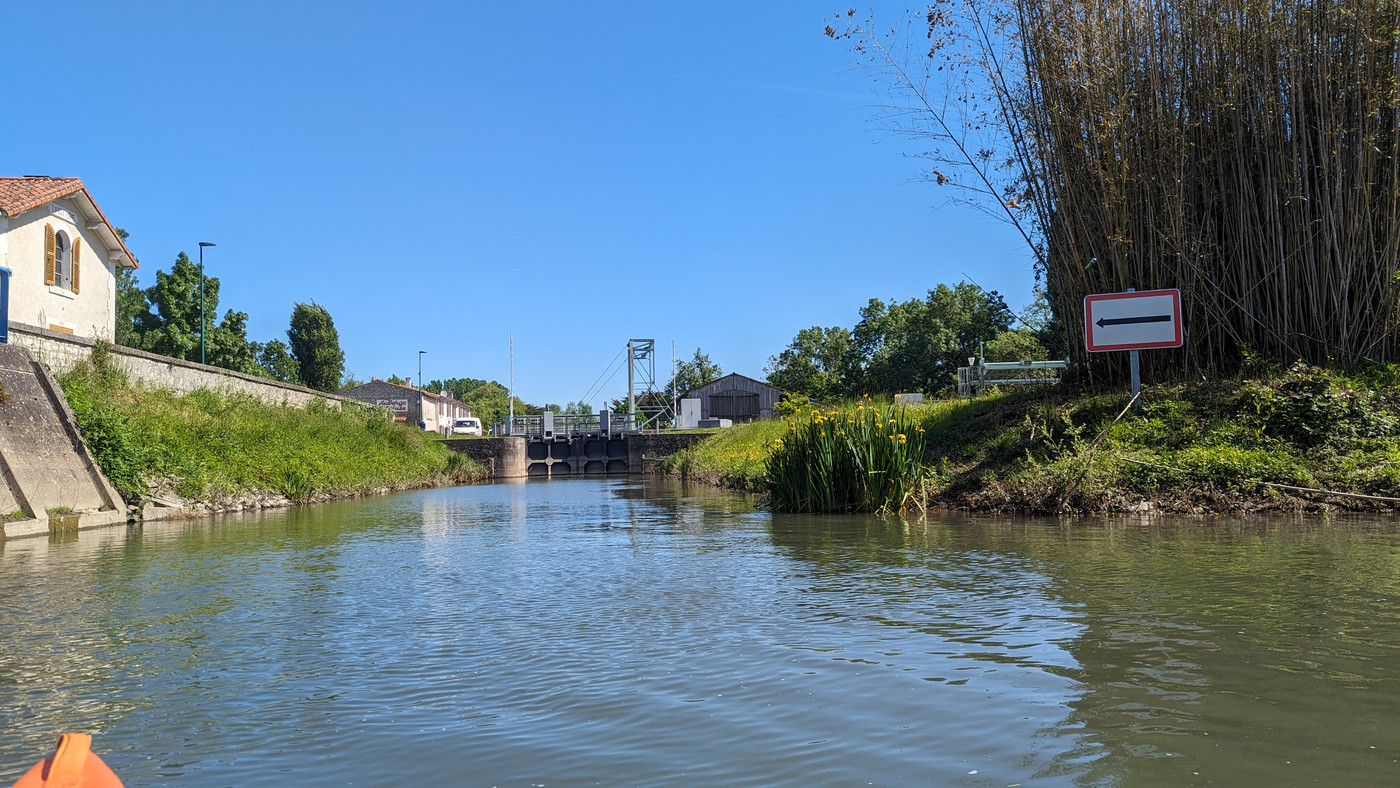 11h45, on vas s’arrêter voir au petit ponton de l'écluse