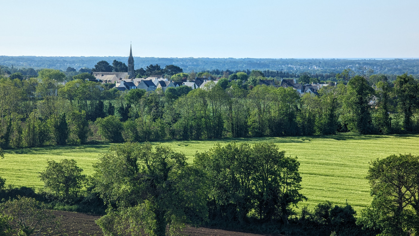 Beuzec-conq et la campagne vue de la tour