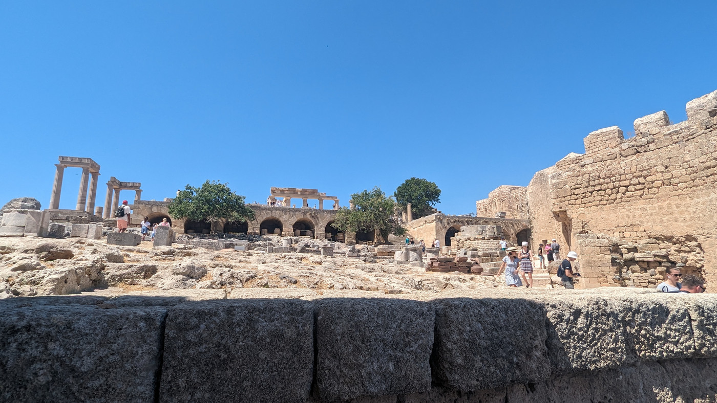 La place de l'acropole