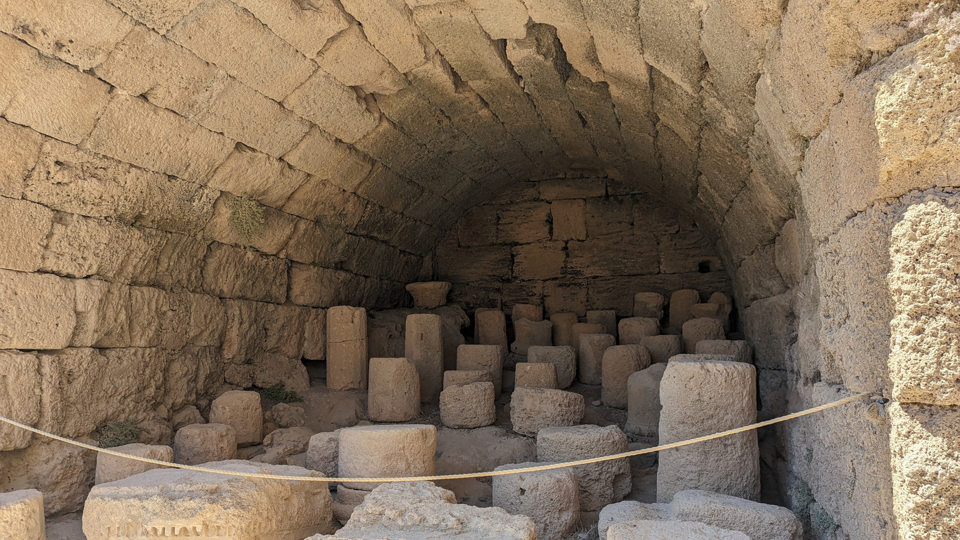 Une des arche sous l'acropole