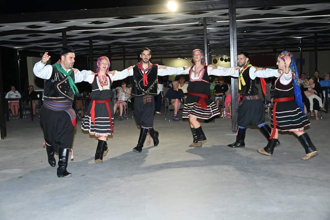 Danse traditionnel en chaine