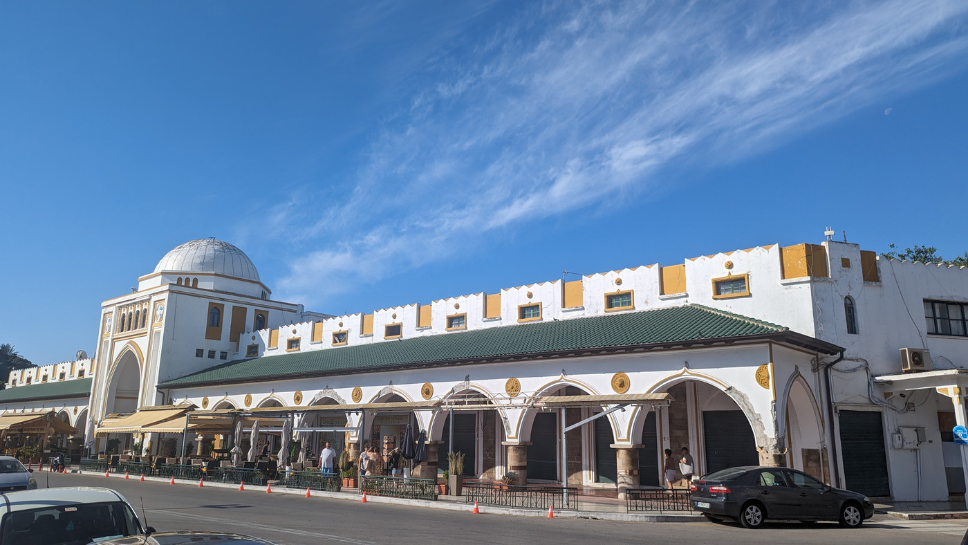 L'entrée de la Nea Agora, le nouveau marché