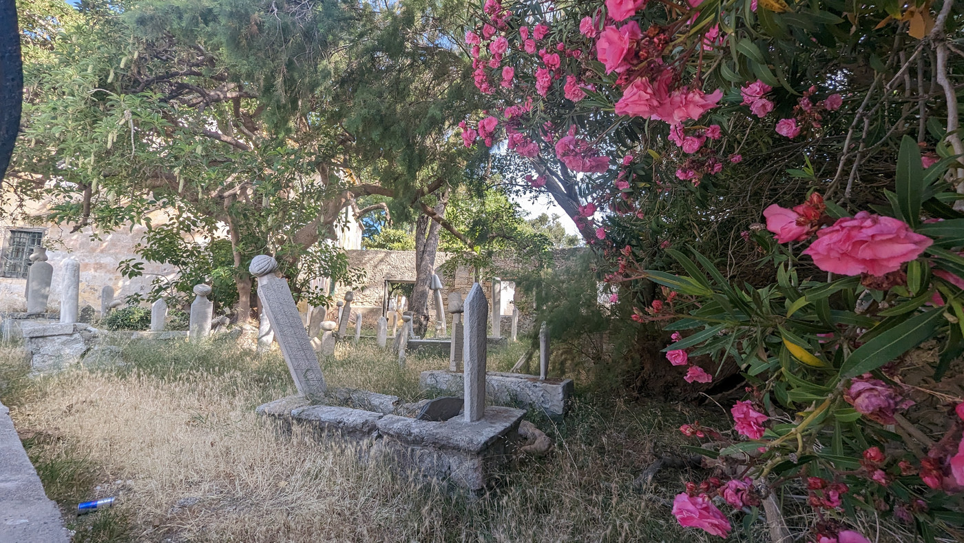 Cimetière autour de la Mosquée.