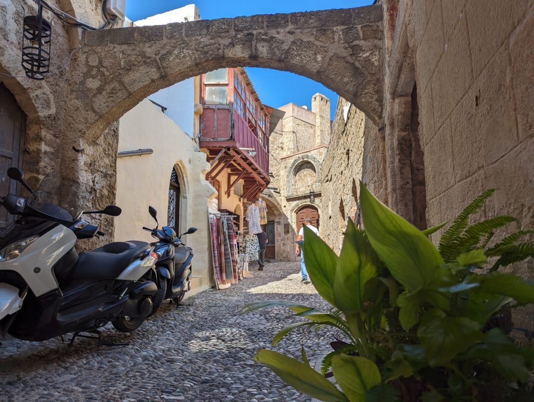 Les ruelles de la vieille ville au matin.