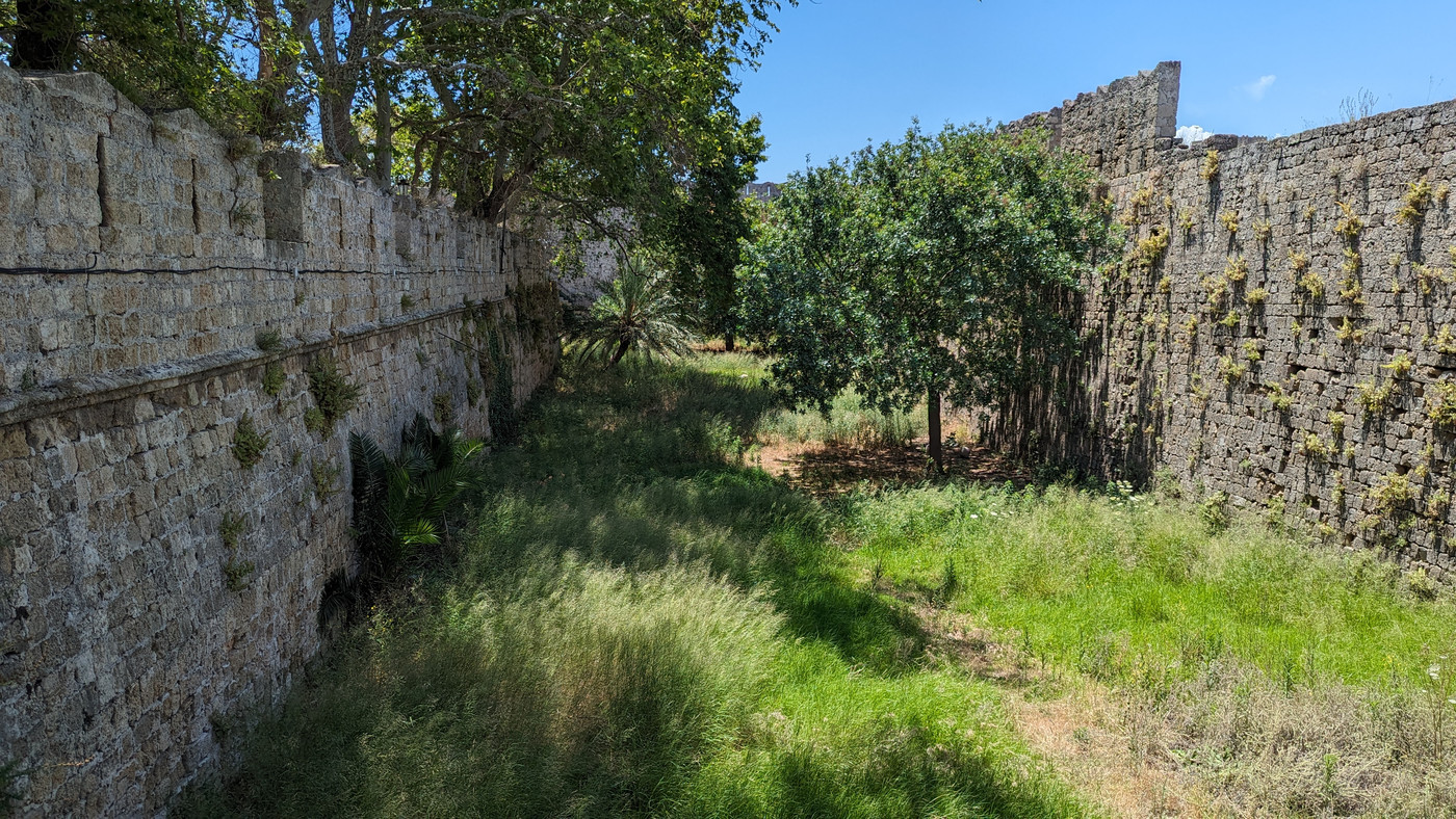 On reviens sur les remparts.