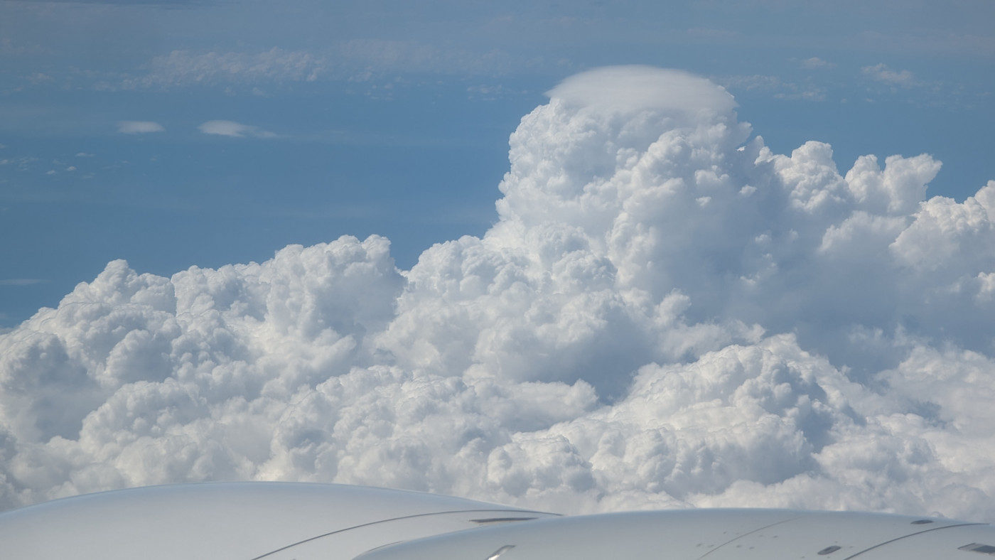 Lenticulaire posé sur son cumulus !