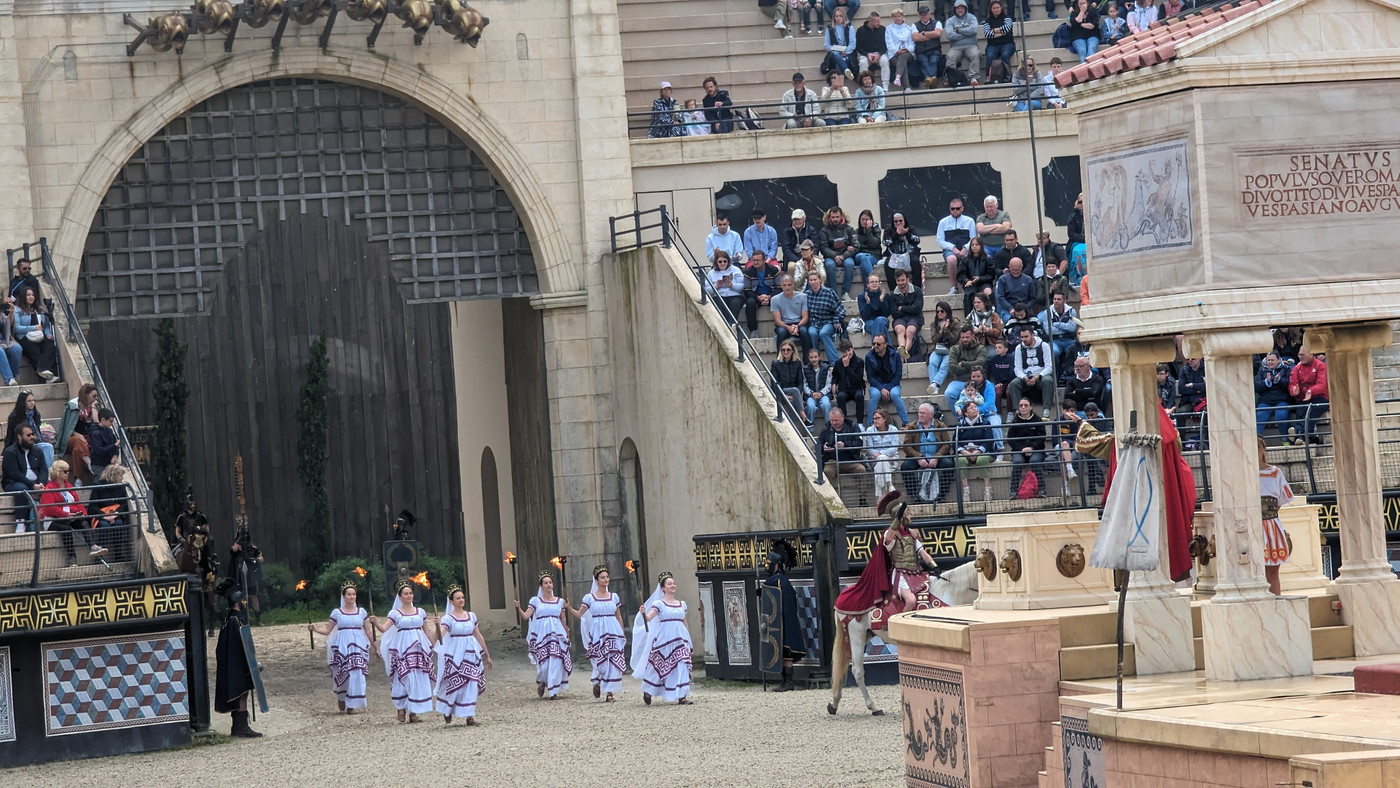 Entrée dans l’arène