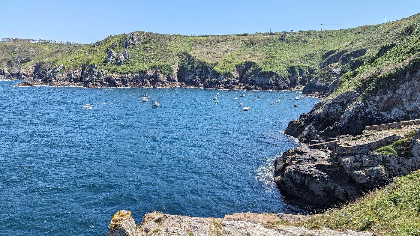 Le petit port ou l'on a été dans l'eau