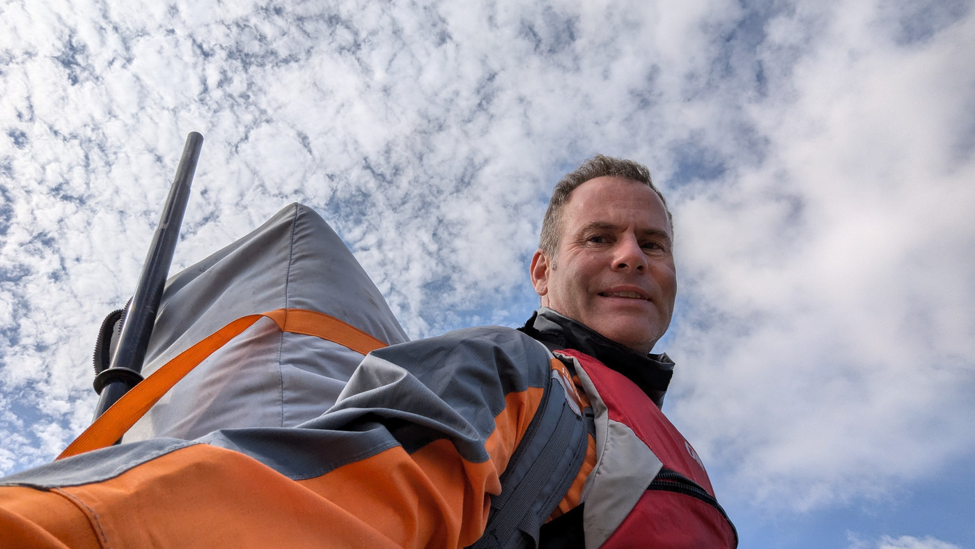 Petite marche avec le kayak sur le dos