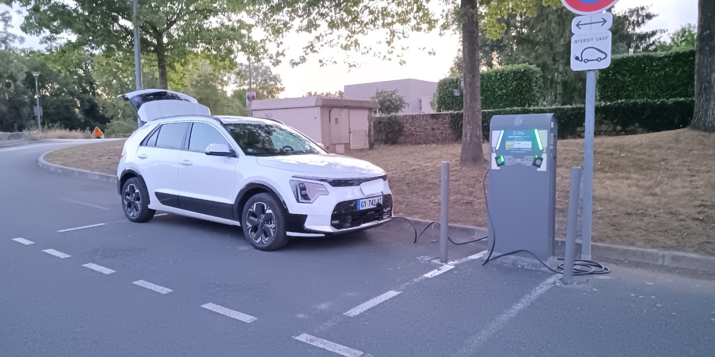 La voiture qui charge à 11kW durant la nuit