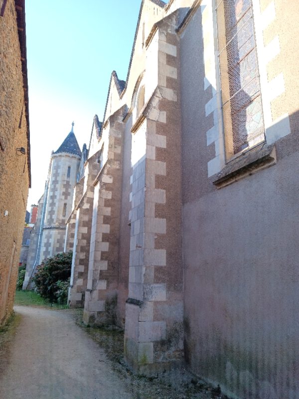 une ruelle derrière l'église