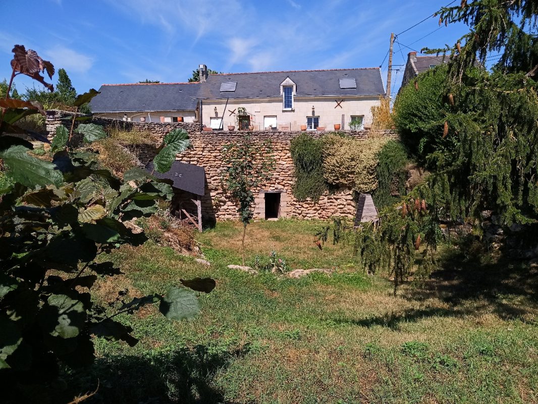 Jardin et cave troglodyte