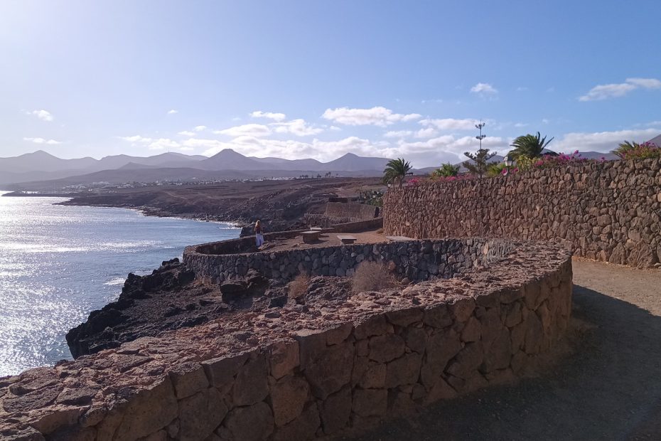 Et au loin devant le village de Puerto Calero