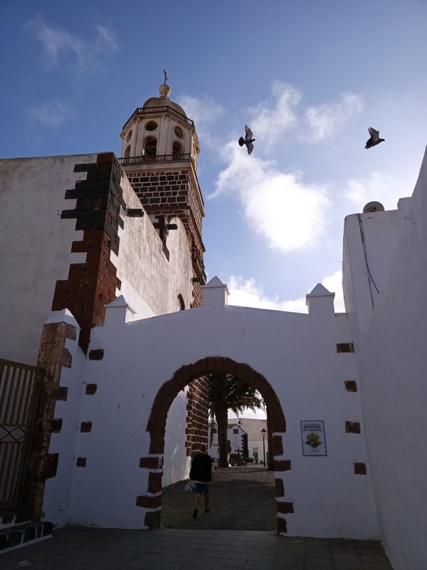 L4arriére de l'église de Teguise