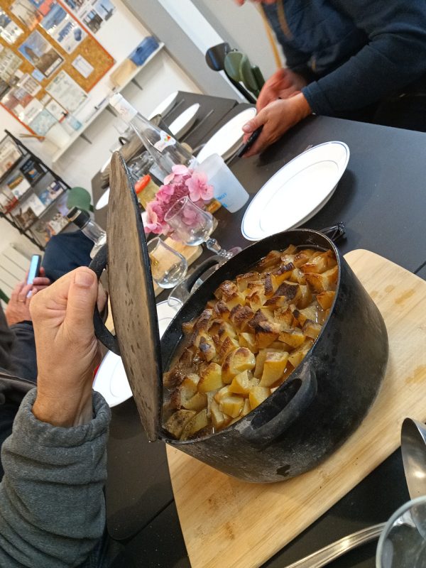 Le ragout de mouton cuit 'à la motte' (de tourbe d'Ouessant)