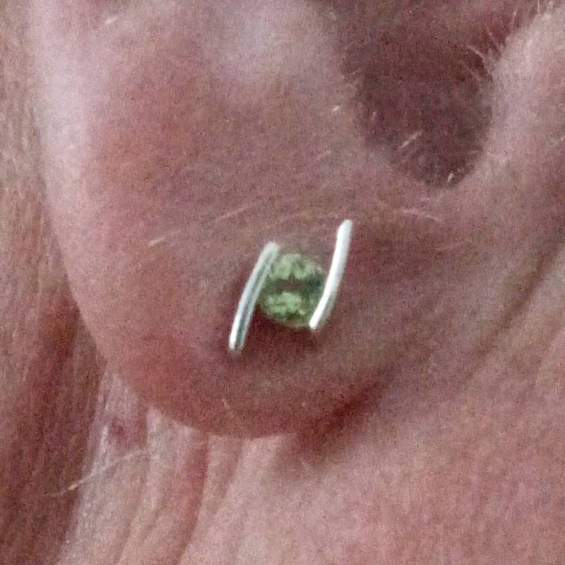 La boucle d'oreille en Olivine