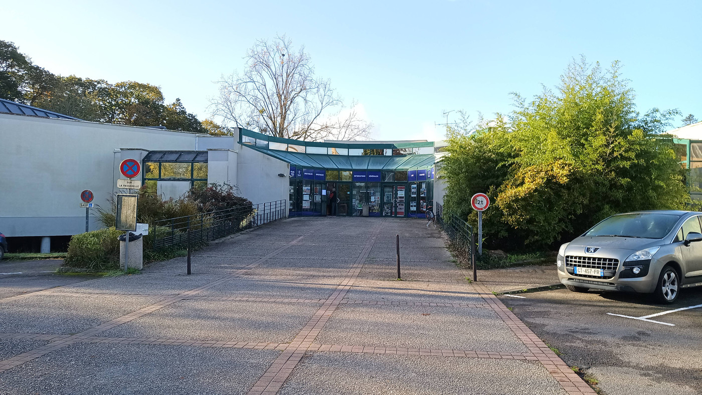 Le centre culturel de Rosporden (et l’entrée pour l’installation)