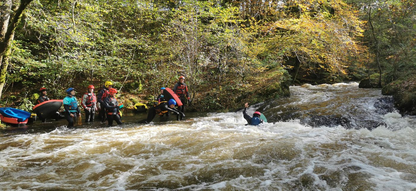 Exercice : plongé encordé sauver quelqu'un coincé dans un seuil