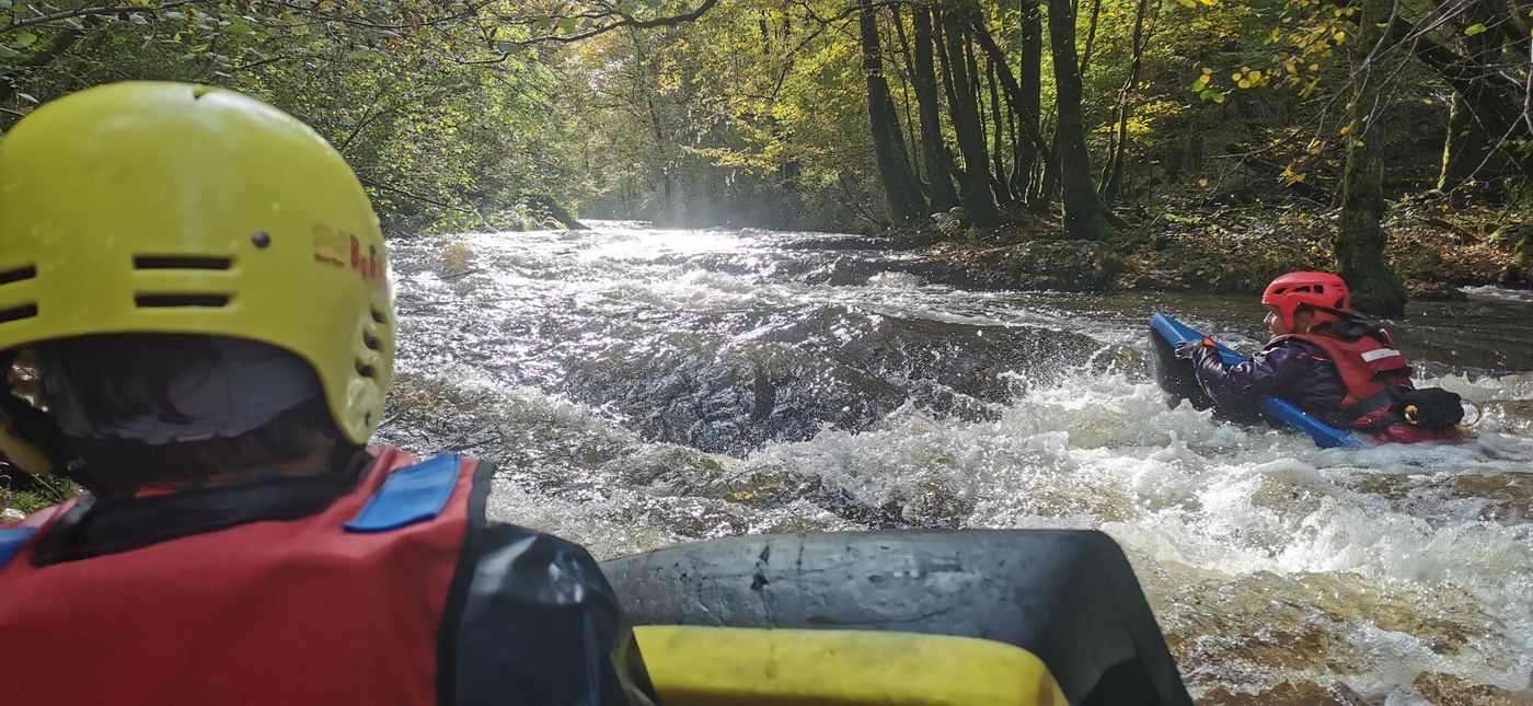 Florence en démonstration de vague à surf