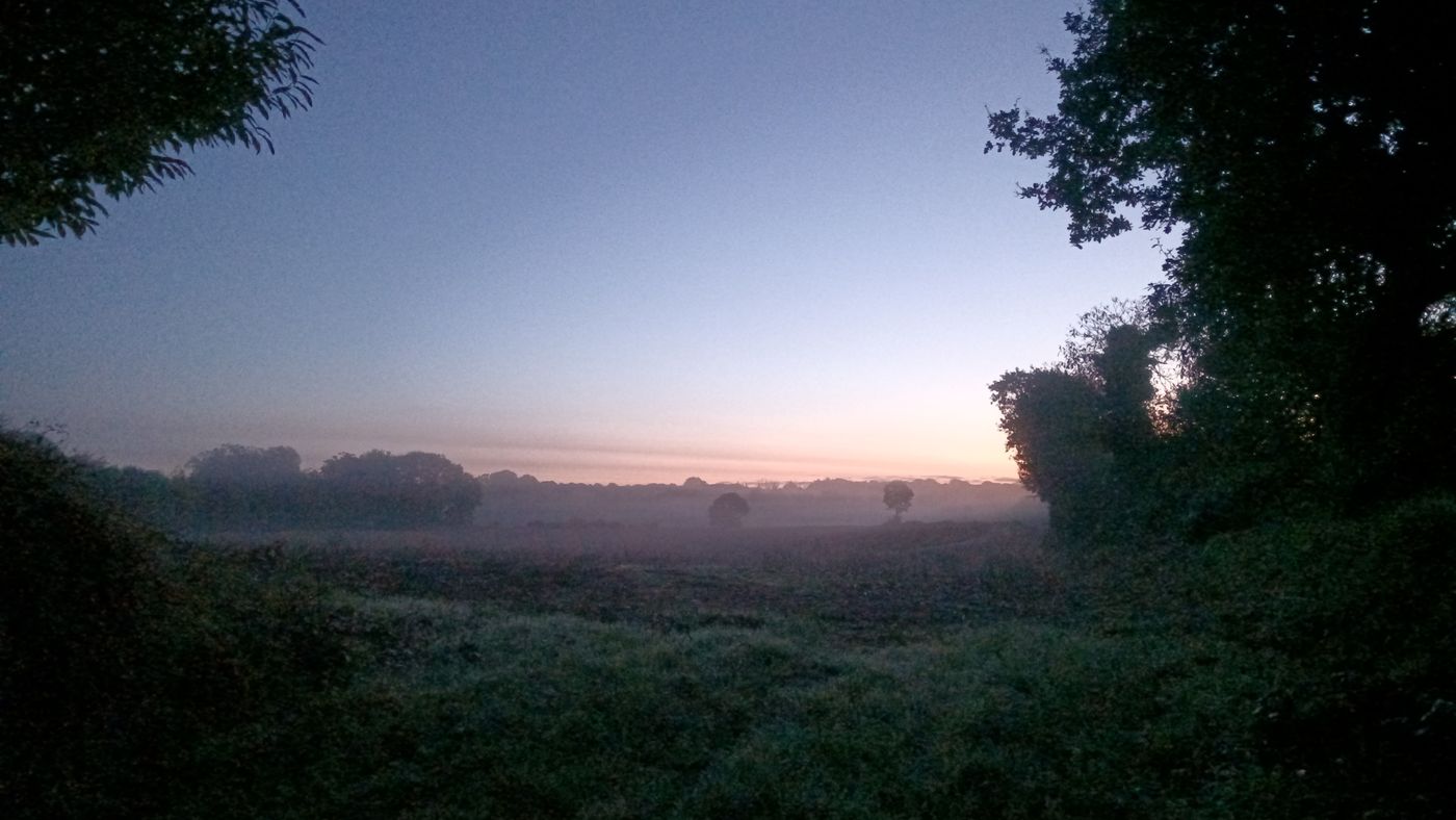 Brume matinal dans la campagne entre Concarneau et Troyalarc'h