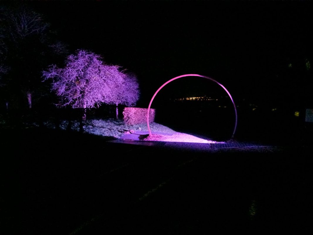 Au loin, les lumières de Châteauneuf-du-Faou